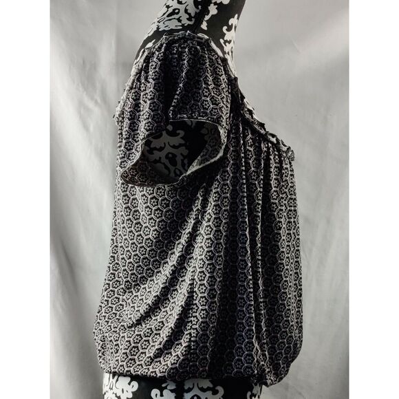 Max Studio Floral‎ Boat Neck Ruffle Elastic Hem Top Blouse Black Womens Size S - Picture 2 of 9